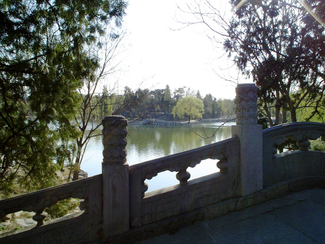 Petite &icirc;le vue d'un petit pont