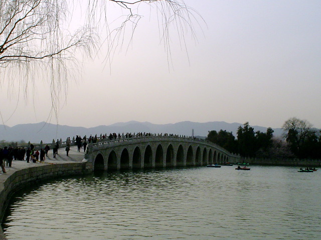 十七拱桥 (Sh&iacute;qīgŏngqi&aacute;o, 17 Arches Bridge) to 南胡岛 (N&aacute;nh&uacute;dăo, South Lake Island)