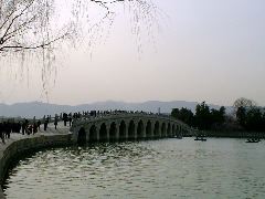 十七拱桥 (Sh&iacute;qīgŏngqi&aacute;o, 17 Arches Bridge) to 南胡岛 (N&aacute;nh&uacute;dăo, South Lake Island)