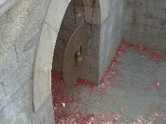 Lucky bell coin pit