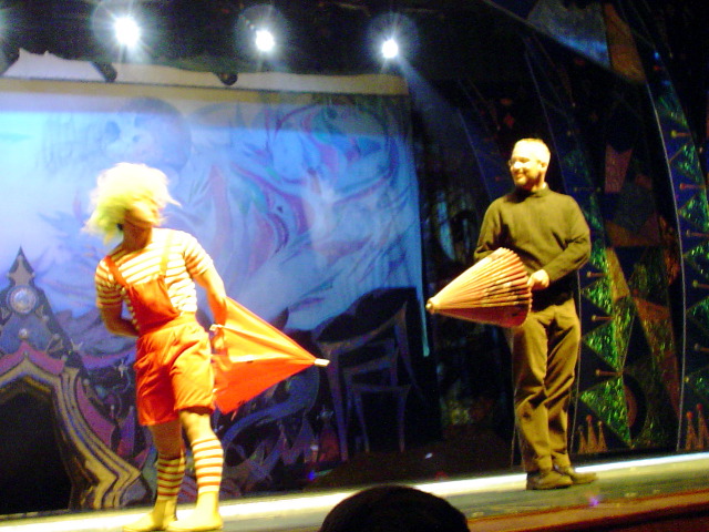 Joe on stage with clown - R&ecirc;verie