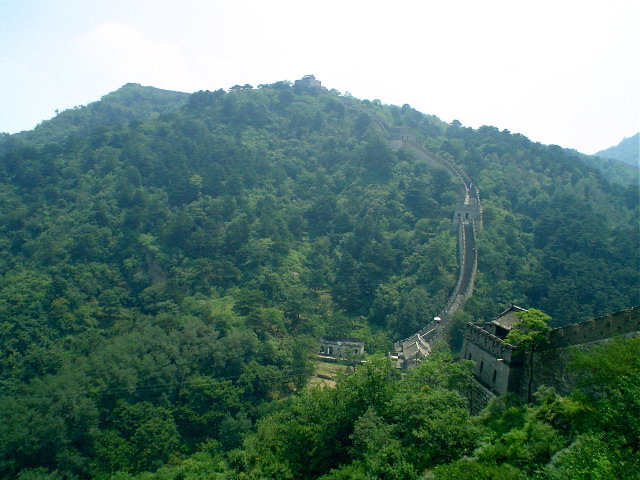 Winding wall